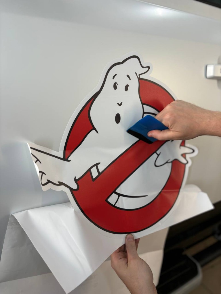 Нанесение печатного винила Ghostbusters на Land Rover Defender